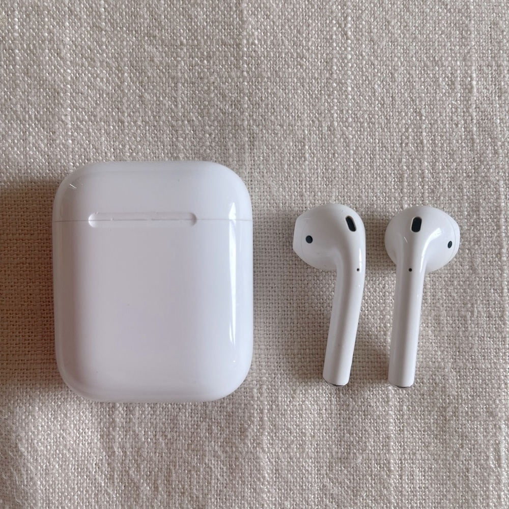 AirPods (2nd generation)
